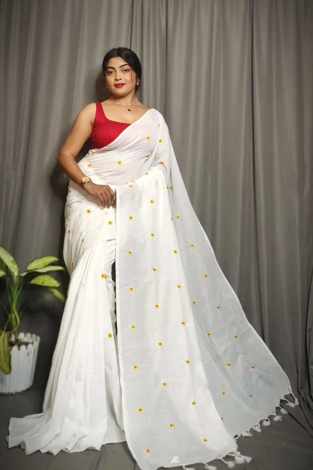 Elegant White Cotton Saree With Floral Embroidery