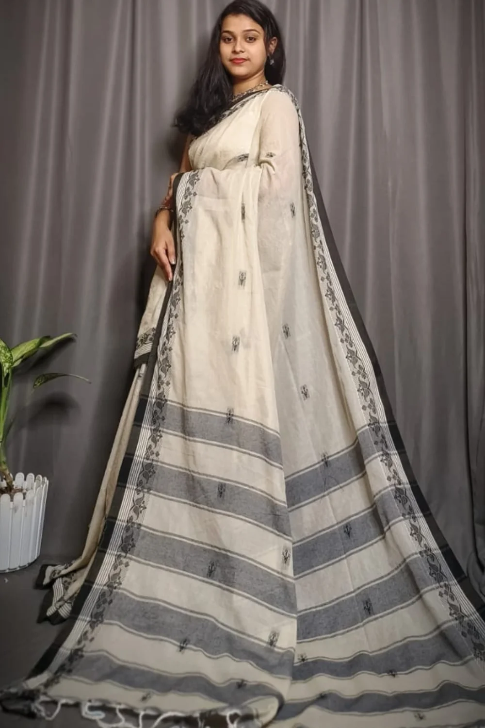 Pristine Off White Pure Cotton Saree