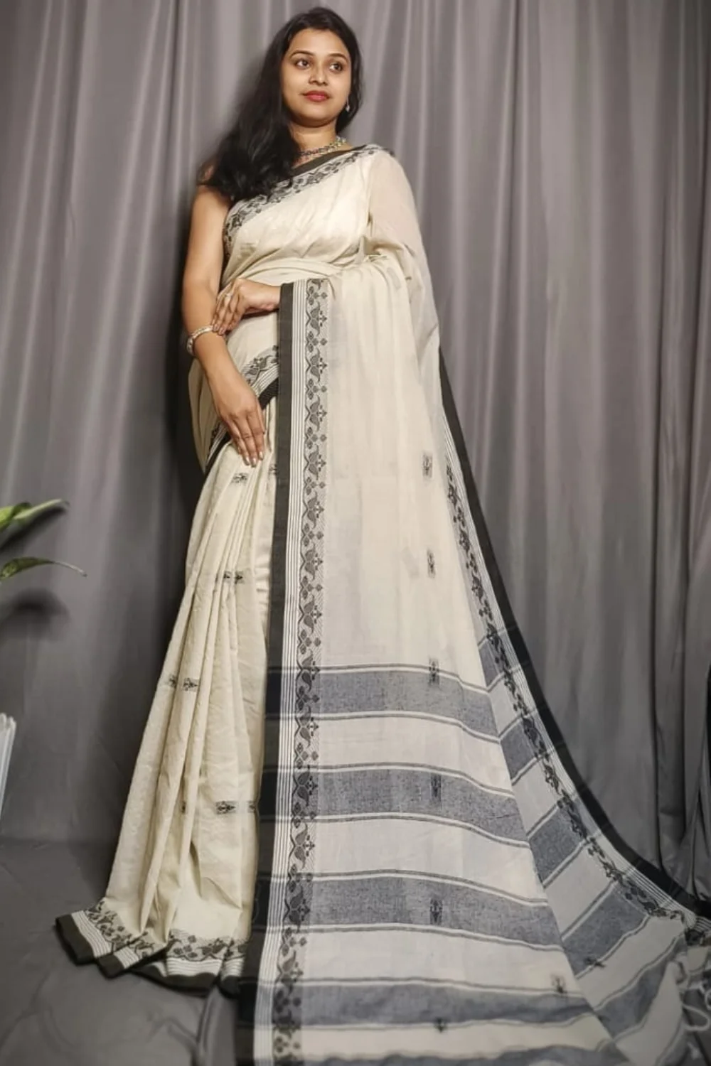 Pristine Off White Pure Cotton Saree