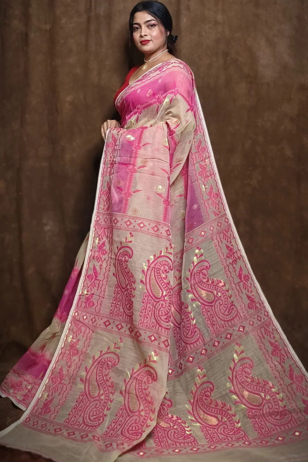 Off White And Pink Dhakai Jamdani Saree