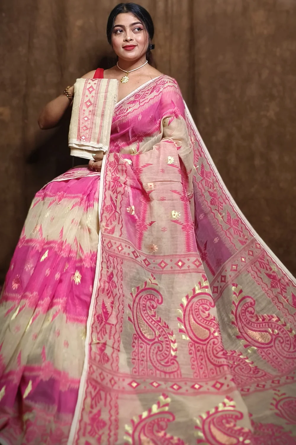 Off White And Pink Dhakai Jamdani Saree