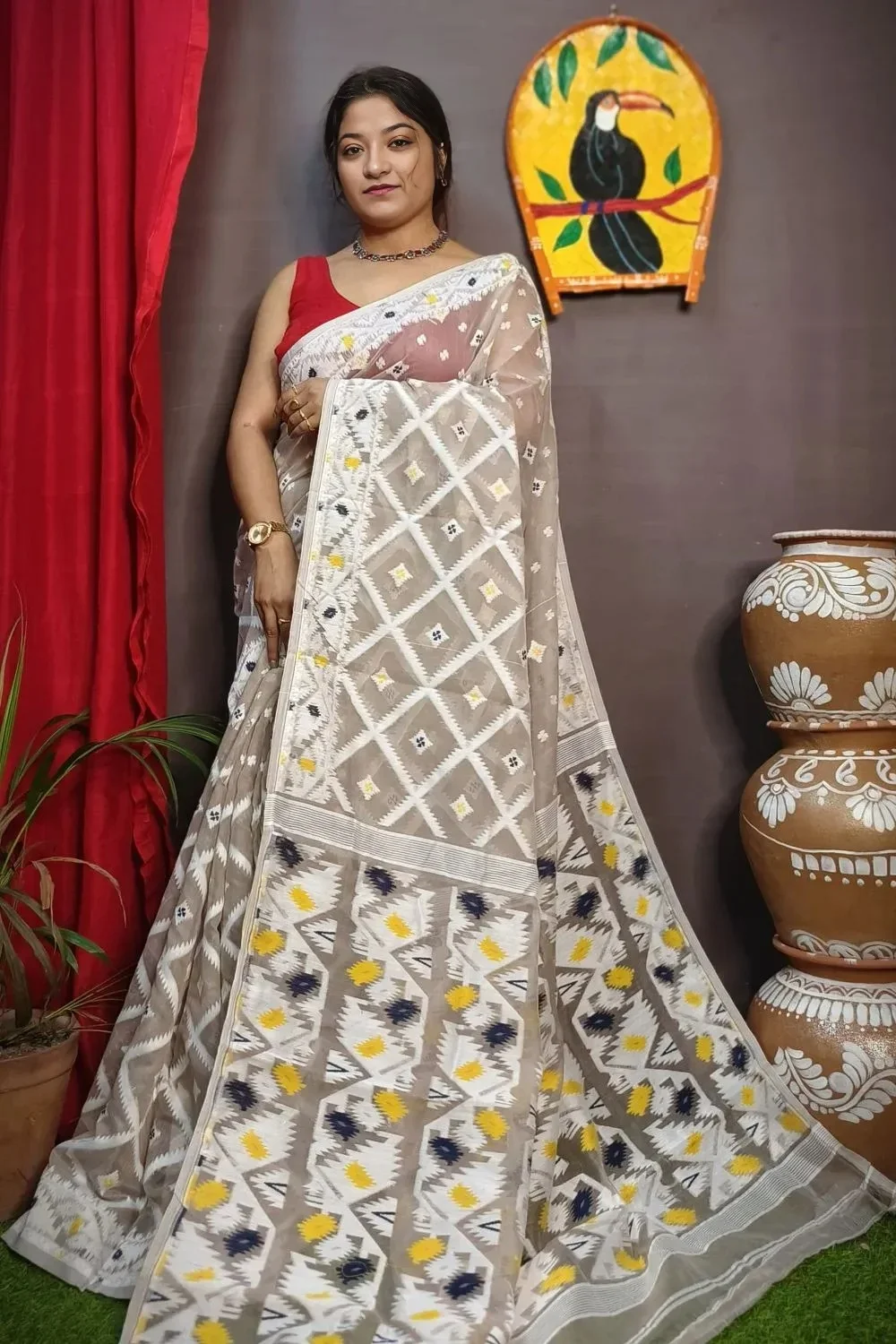 White Handloom Dhakai Jamdani Saree