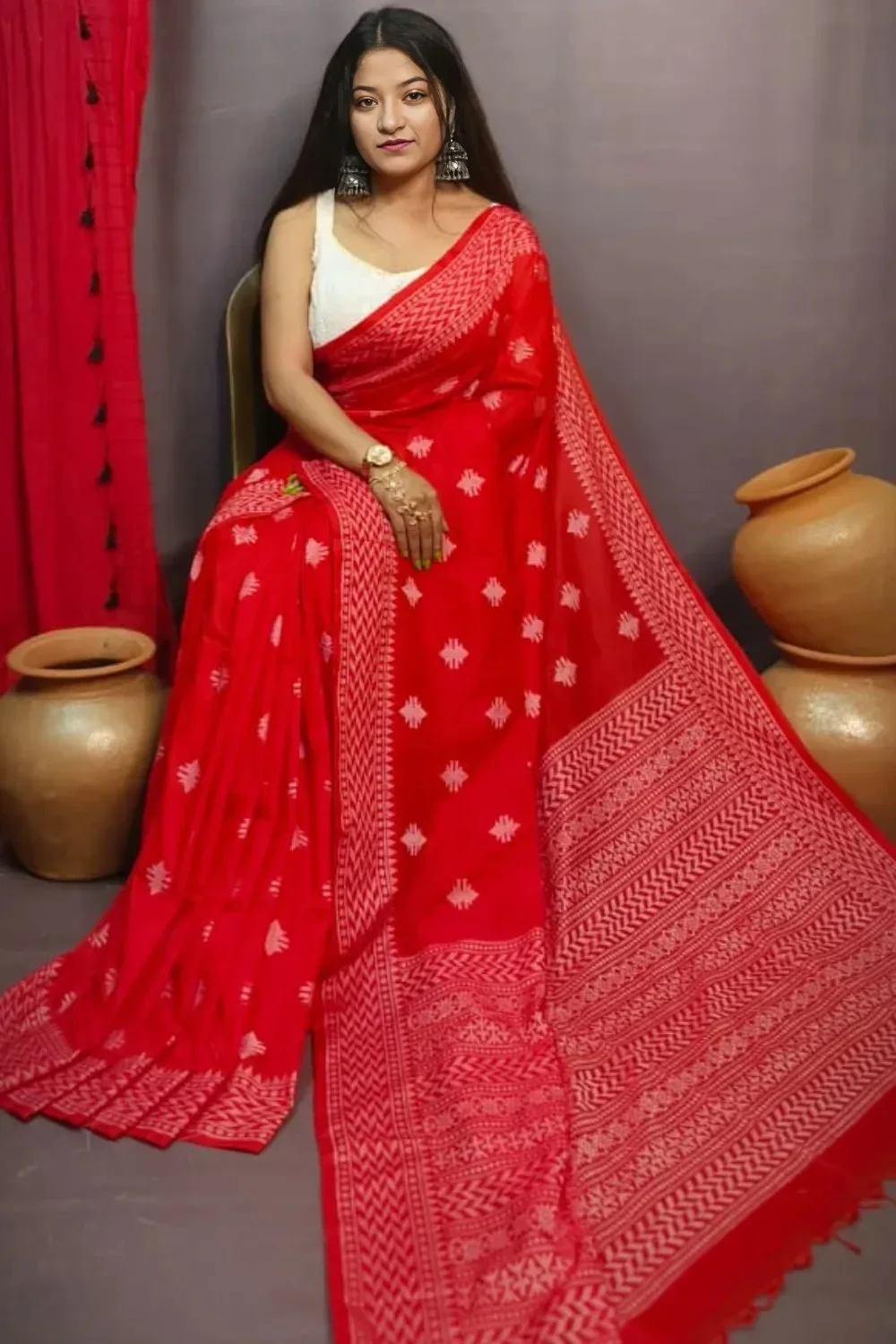 Bright Red handmade cotton Saree With Zari Border