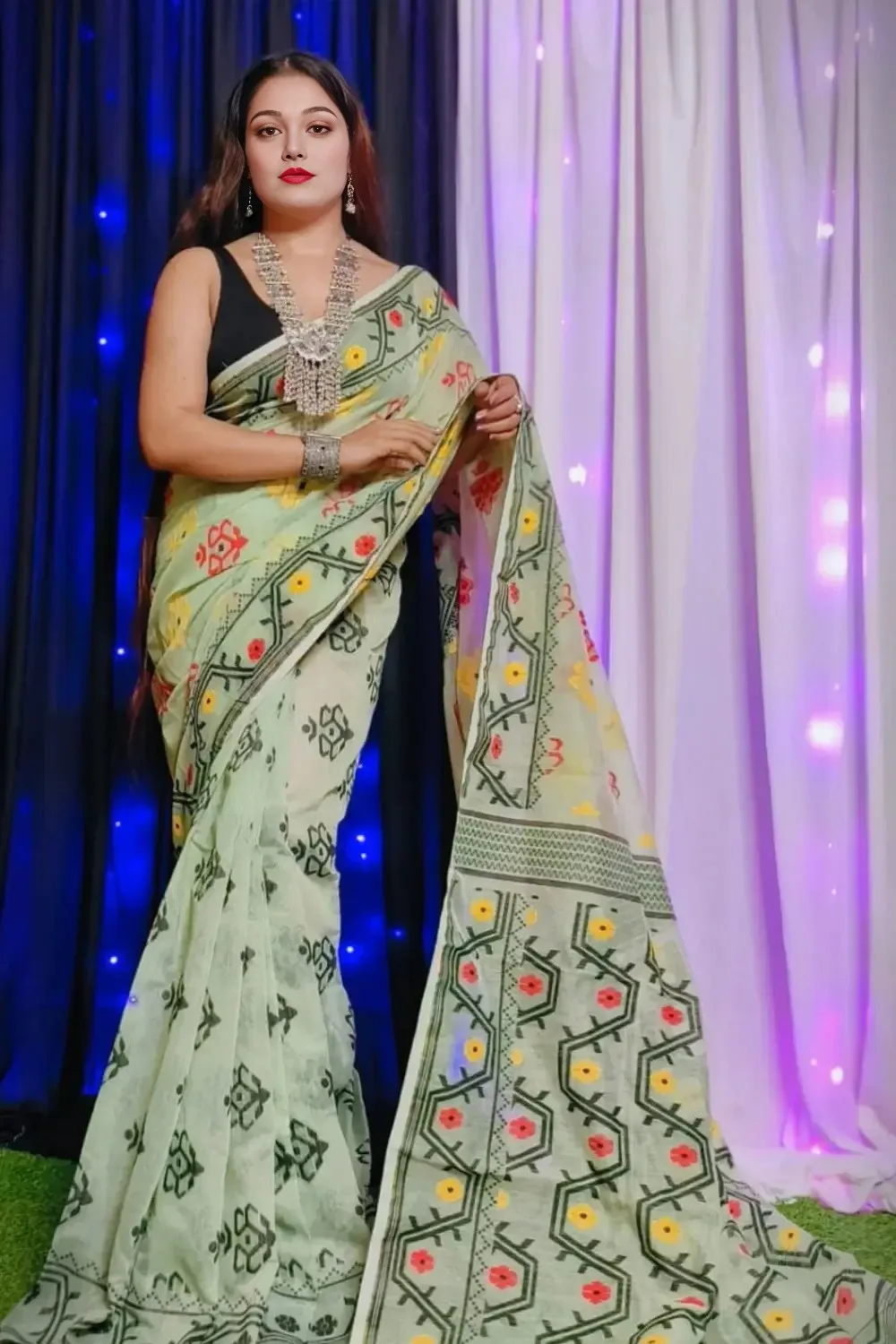 Off-White Dhakai Jamdani Saree