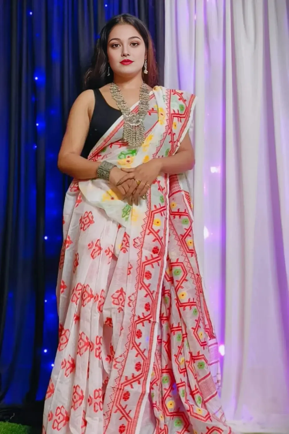 Dull-White Dhakai Jamdani Saree