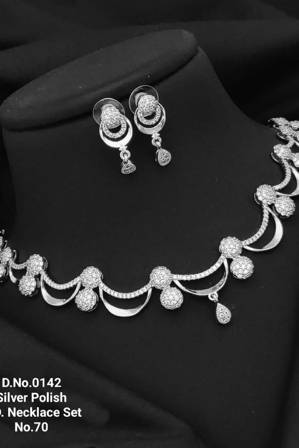 Fashionable Silver Polished Designer Necklace
