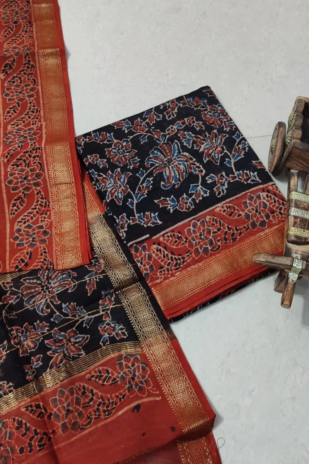 Graceful Maheshwari Silk Suit Piece Sets